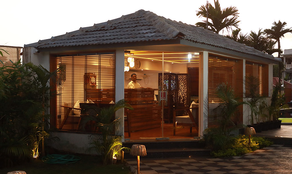  luxurious pool side stay in goa